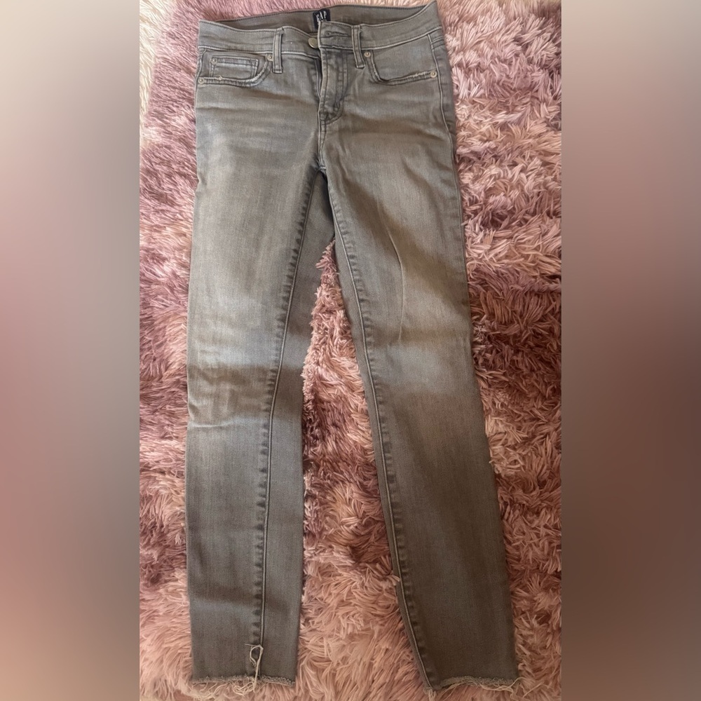 GAP Women's Skinny Jeans in Gray